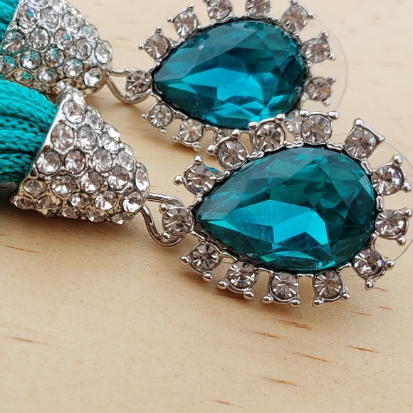 Teal statement earring - Picture 6 of 8